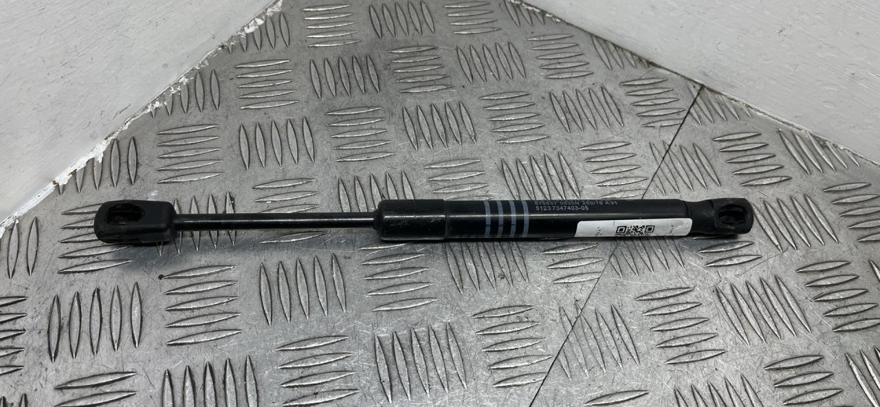 амортизатор капота BMW 7 серия G11/G12 G11 2018, 3.0 л., B57 D30 A, дизель, АКПП, singapore grau metallic (b41), седан, полный привод, правый руль, 51237347403, 7347403 - фото №1