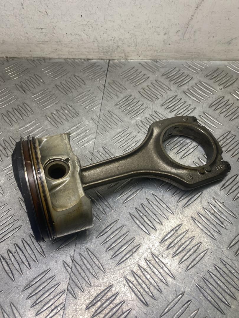 поршень BMW M5 E60/E61 E60 2008, 5.0 л., S85 B50 A, бензин, седан - фото №1