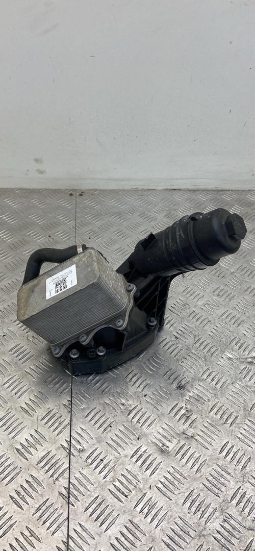 теплообменник масляного фильтра BMW 5 серия G30/G31 G30 2019, 3.0 л., B58 B30 A, бензин, АКПП, bluestone metallic (c2y), седан, полный привод, правый руль - фото №1