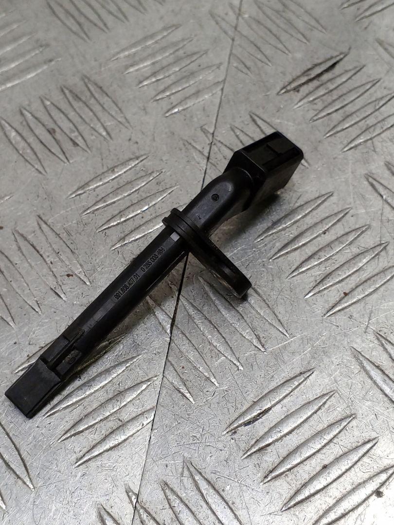 датчик ABS Porsche 911 Carrera S 991 2014, 3.8 л., MA1.03, бензин, робот, серый, задний привод, правый руль, 991606407, 0265008464, 99160640701 - фото №1