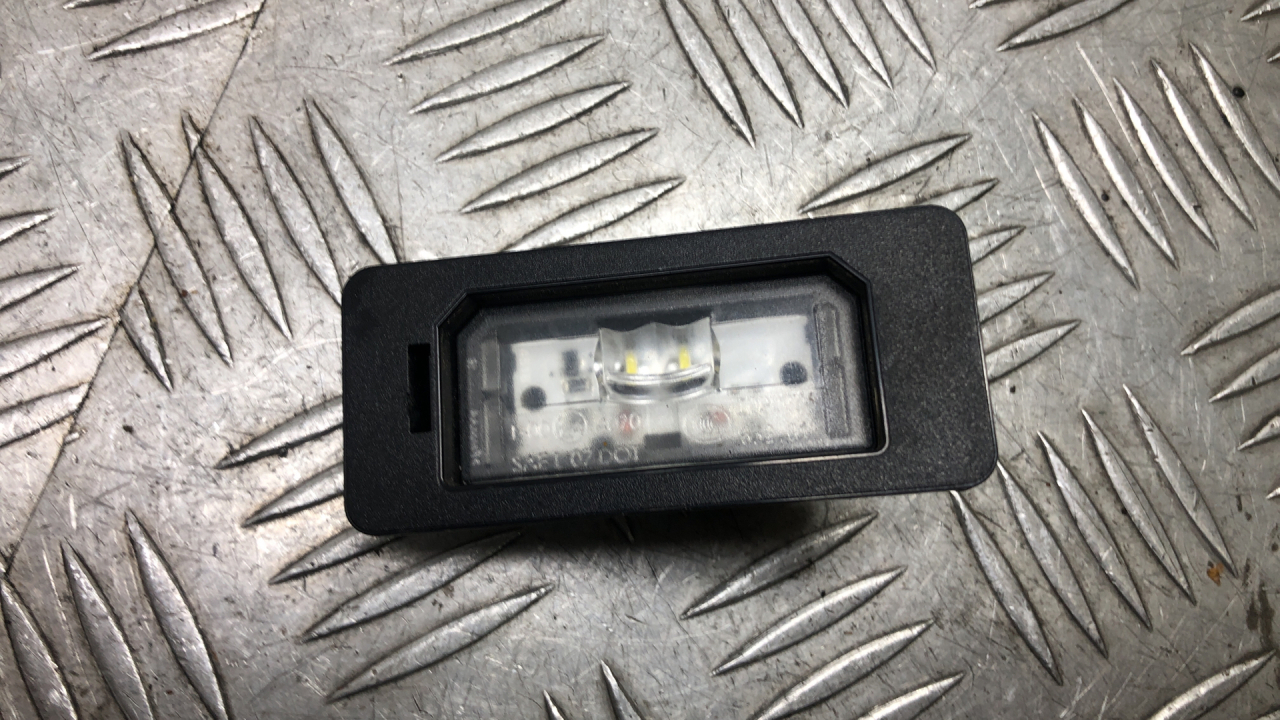 подсветка номера BMW 5 серия G30/G31 G30 2020, 2.0 л., B48 B20 B, бензин, АКПП, sophistograu a90, седан, задний привод, правый руль, 63267410302, 7410302 - фото №1