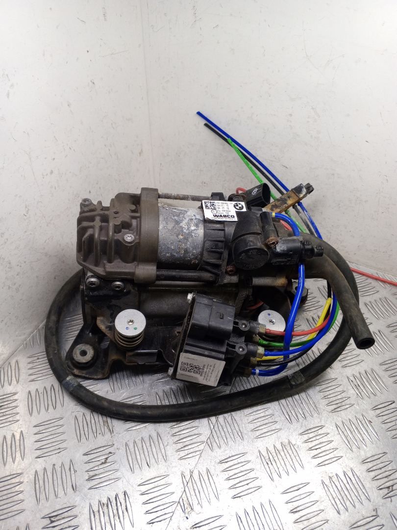 компрессор пневмоподвески BMW 7 серия G11/G12 G11 2017, 3.0 л., B57 D30 A, дизель, АКПП, carbonschwarz metallic (416), седан, задний привод, правый руль, 37206861882, 6861882 - фото №1