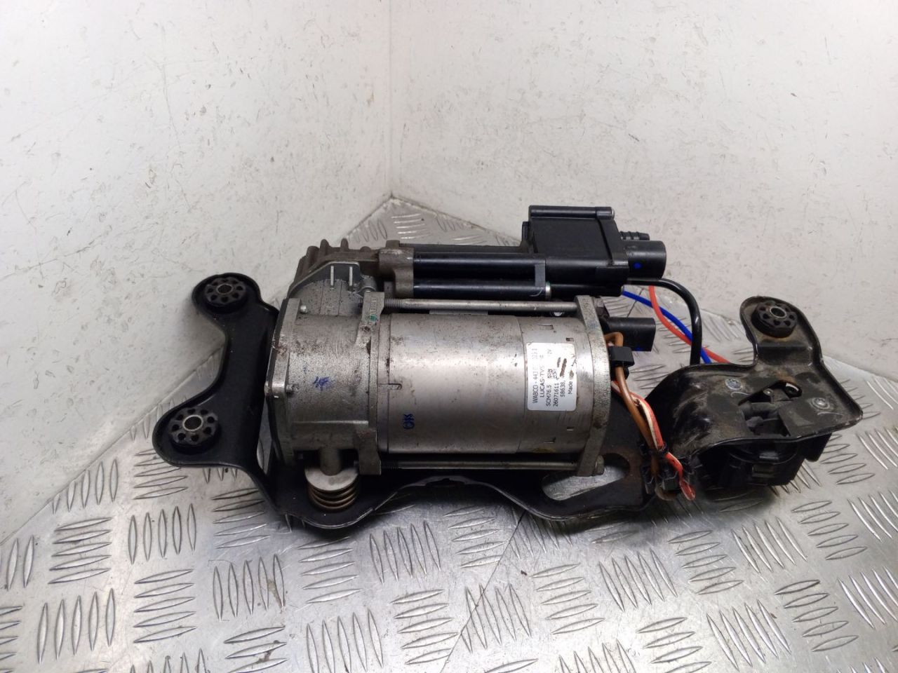 компрессор пневмоподвески BMW X5 M F85 2018, 4.4 л., S63 B44 B, бензин, АКПП, внедорожник 5 дв., полный привод, правый руль, 37206875177, 6875177, 443020023 - фото №1