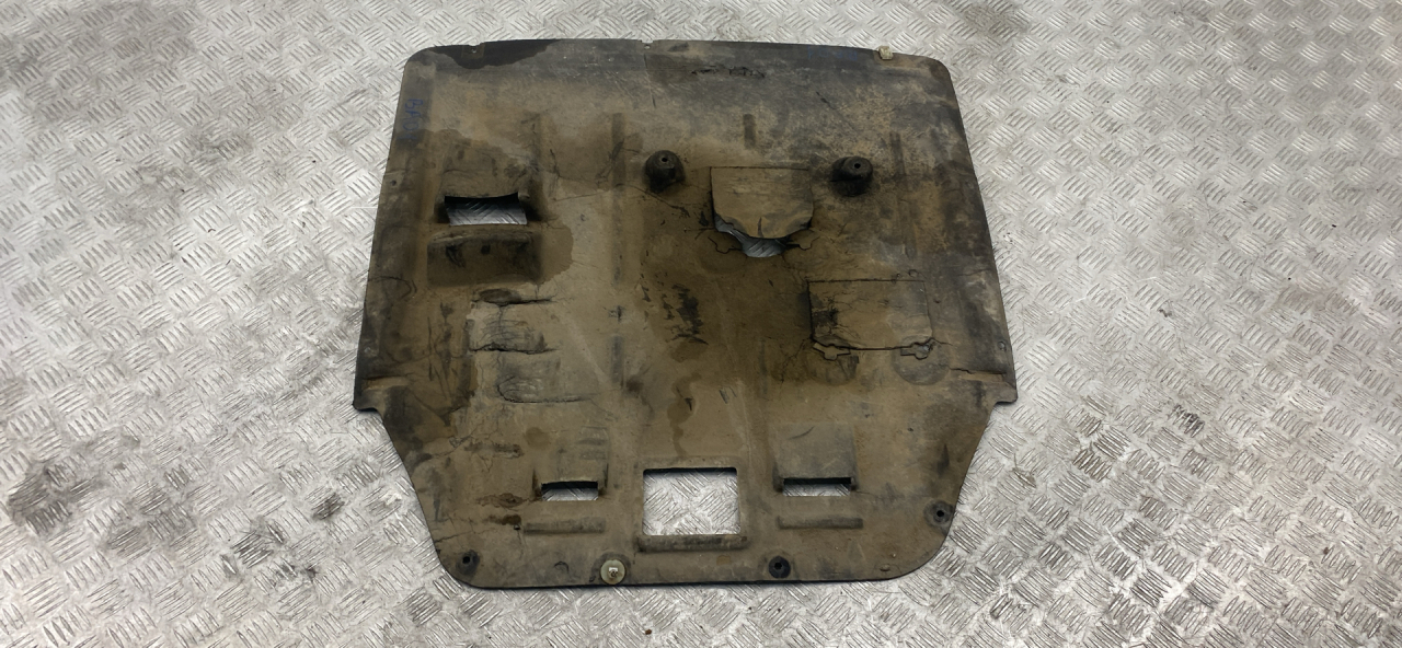 защита двигателя BMW X1 F48 2016, 2.0 л., B47 C20 A, дизель, МКПП, alpinweiß iii (300), внедорожник 5 дв., полный привод, правый руль, 2706384, 51752706384, 51757366357, 7366357 - фото №1