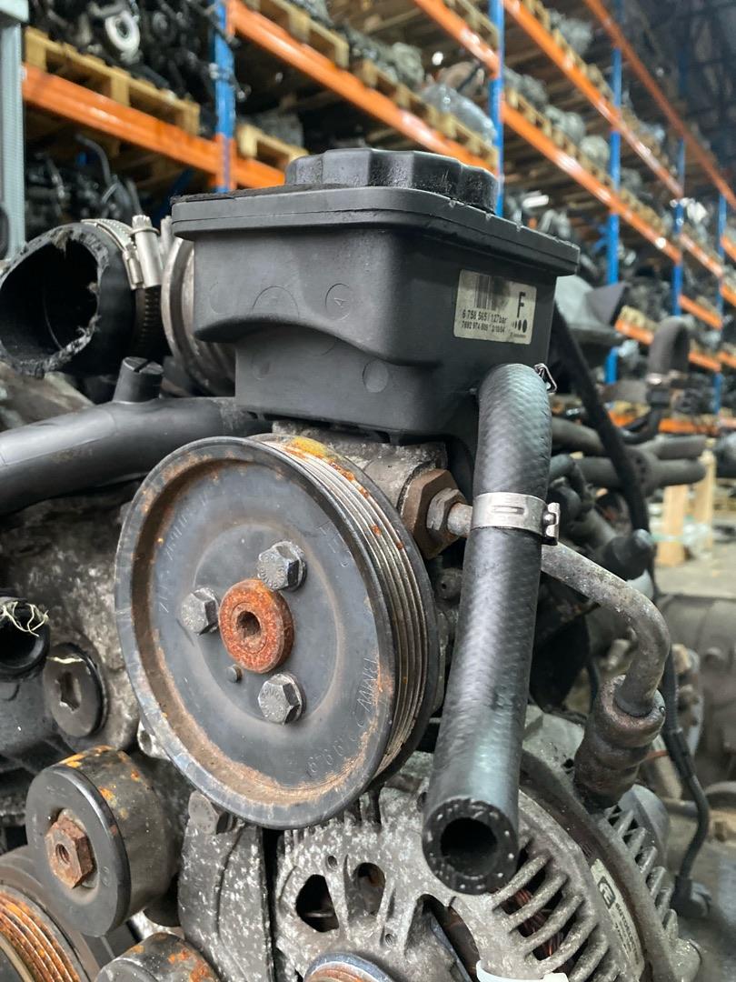 насос гидроусилителя руля Land Rover Range Rover 3 поколение 2004, 3.0 л., 306D1, дизель, АКПП, 6758565 - фото №1