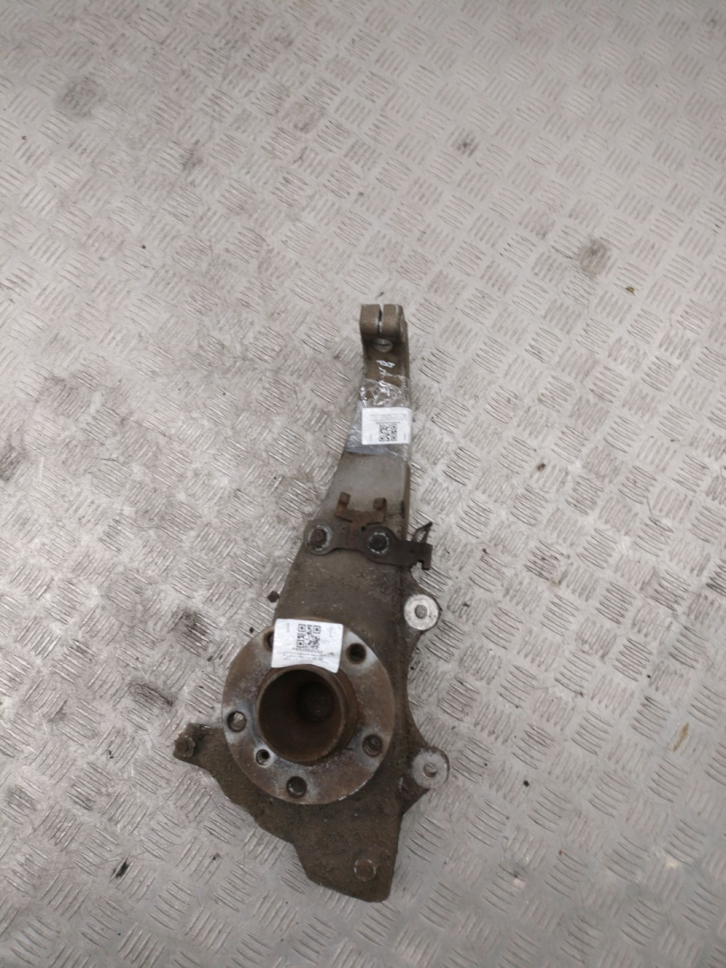 ступица передняя левая BMW 5 серия F07/F10/F11 F10 2011, 3.0 л., N57 D30 A, дизель, АКПП, carbonschwarz metallic (416), седан, задний привод, правый руль, 31206872888, 6872888 - фото №1