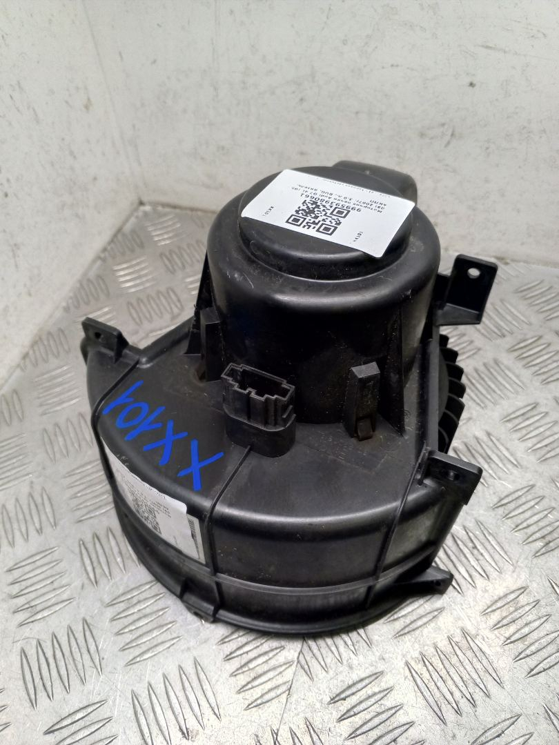 моторчик печки Audi Q7 4L 2007, 3.0 л., BUG, дизель, АКПП, полный привод, правый руль, 7L0820021N - фото №1