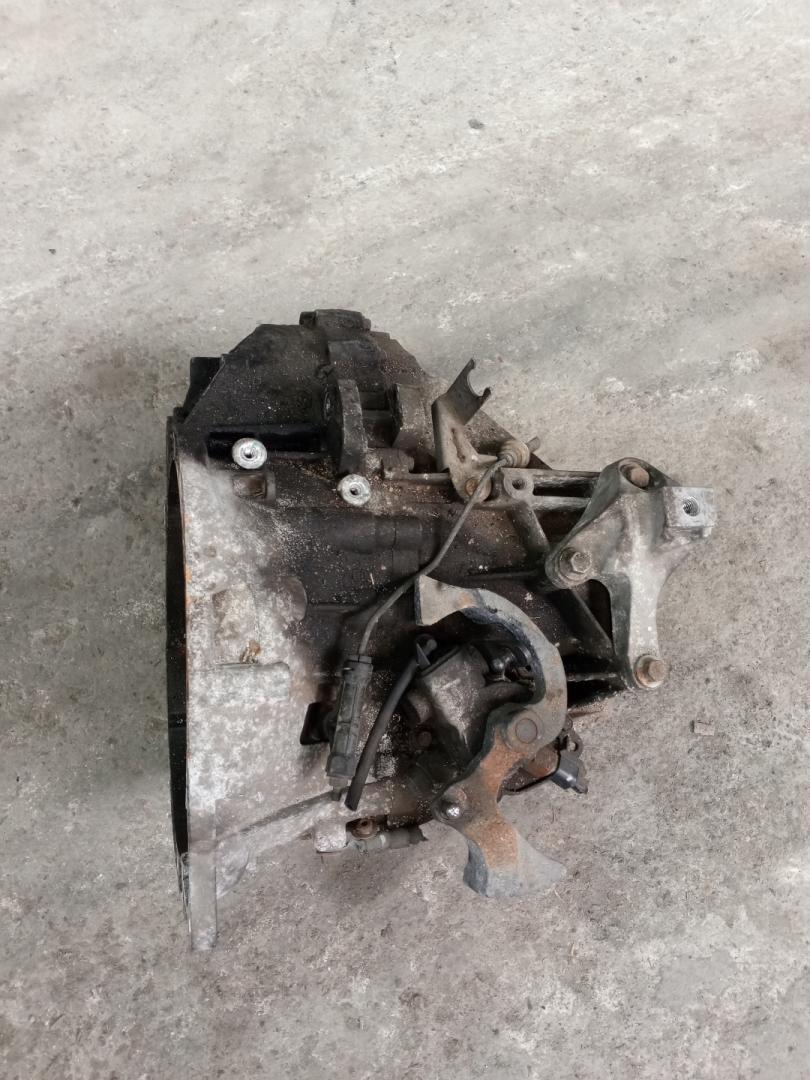 КПП механическая (МКПП) Ford Kuga 1 поколение 2010, 2.0 л., UFDA, дизель, МКПП, AV6R-7201-NA - фото №1