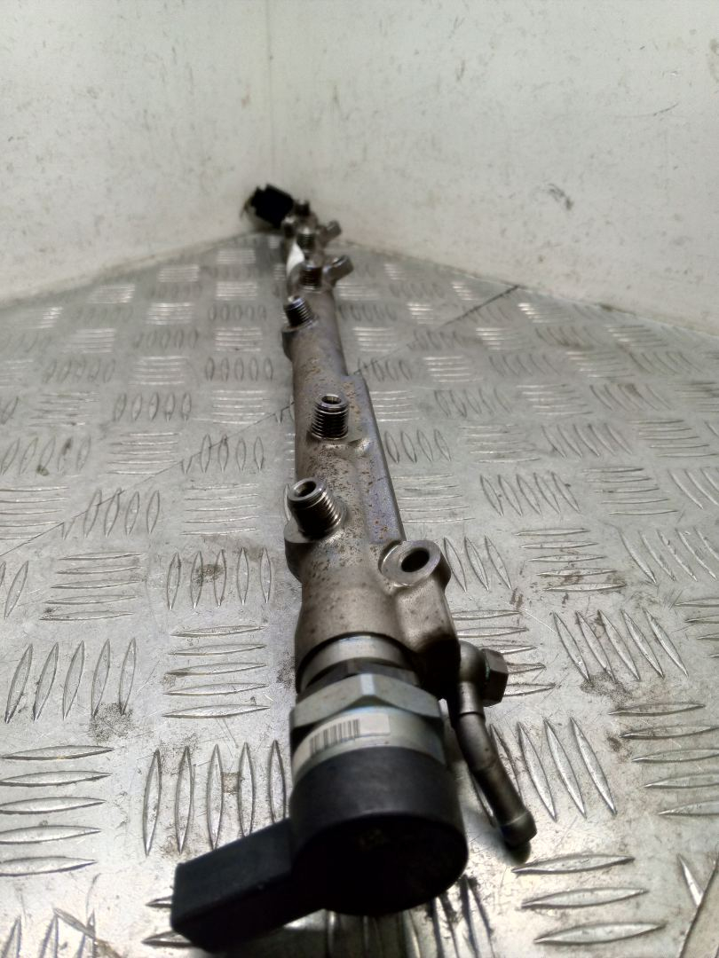 топливная рампа BMW 3 серия E90/E91/E92/E93 2007, 3.0 л., M57 D30 (306D3), дизель, МКПП, 0281002738, 13537795514, 0445216015, 0281002497, 7805734, 13537805734 - фото №1