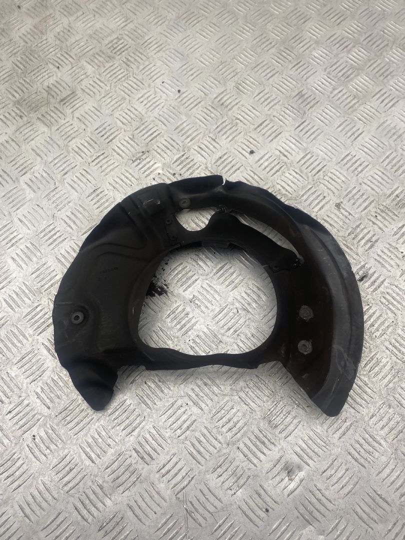 защитный кожух тормозного механизма BMW X5 F15 2017, 3.0 л., N57 D30 B, дизель, АКПП, carbonschwarz metallic (416), внедорожник 5 дв., полный привод, правый руль, 6895049 - фото №1