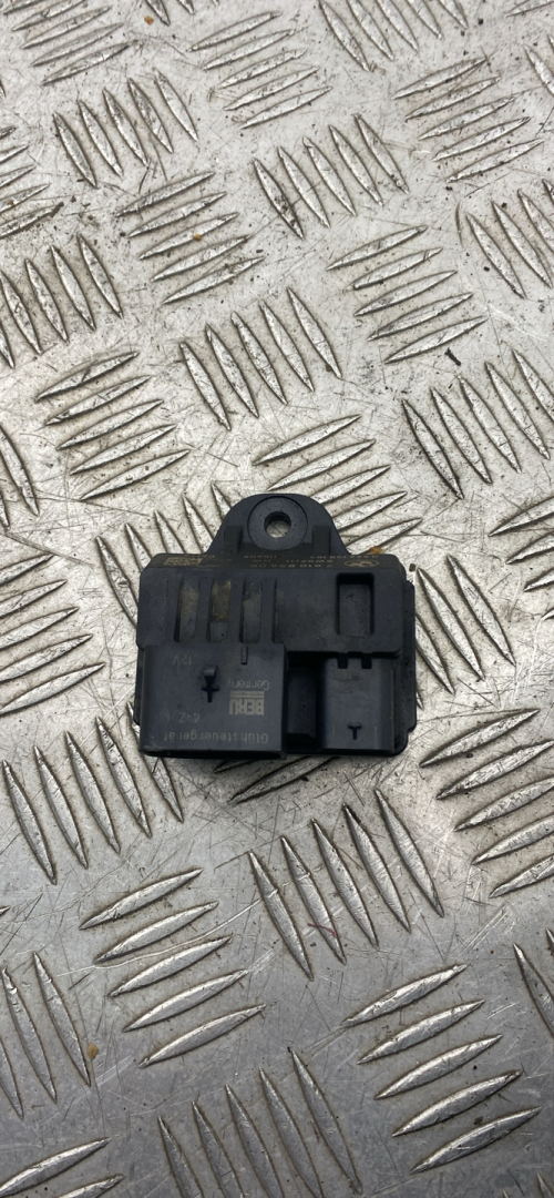 реле накала свечей BMW 5 серия F07/F10/F11 2011, 2.0 л., N47 D20 C, дизель, МКПП, 7810856 - фото №1