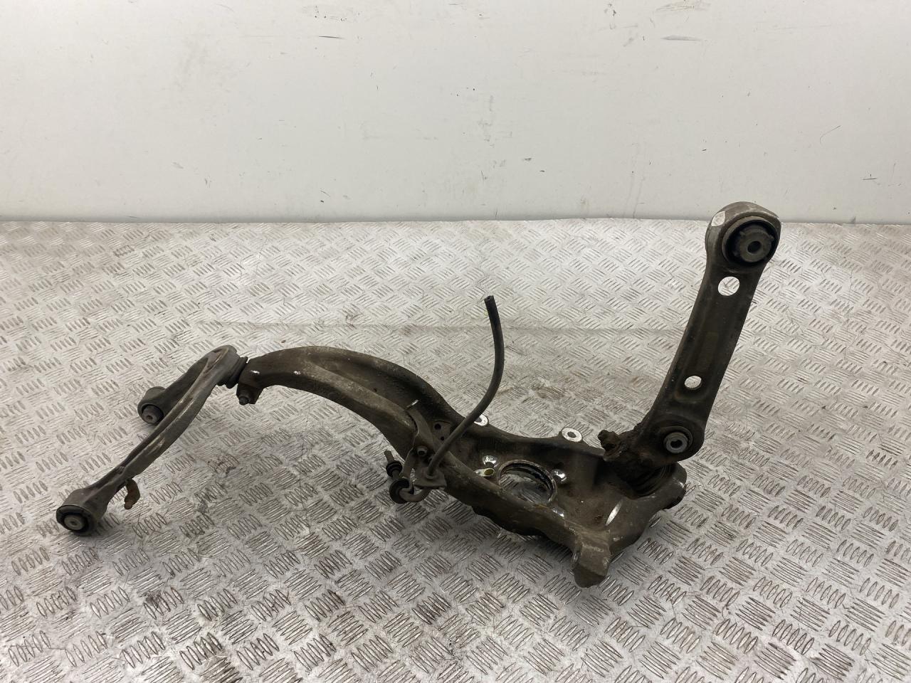 кулак поворотный правый BMW 7 серия G11/G12 G11 2018, 3.0 л., B57 D30 A, дизель, АКПП, singapore grau metallic (b41), седан, полный привод, правый руль, 31206884380, 6884380 - фото №1