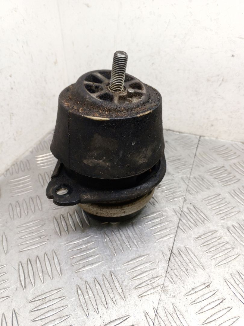 подушка крепления двигателя Audi Q7 4L 2007, 3.0 л., BUG, дизель, АКПП, полный привод, правый руль, 7L8199131A - фото №1