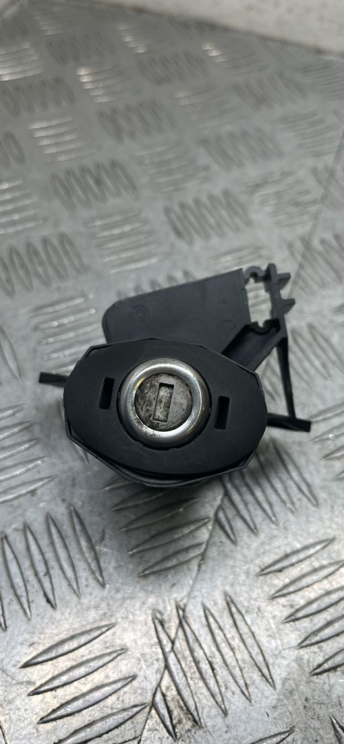 Личинка замка крышки багажника BMW 3 серия E90/E91/E92/E93 E90 2007, 3.0 л., M57 D30 (306D3), дизель, АКПП, синий, седан, правый руль, 7167321, 51247167321 - фото №1