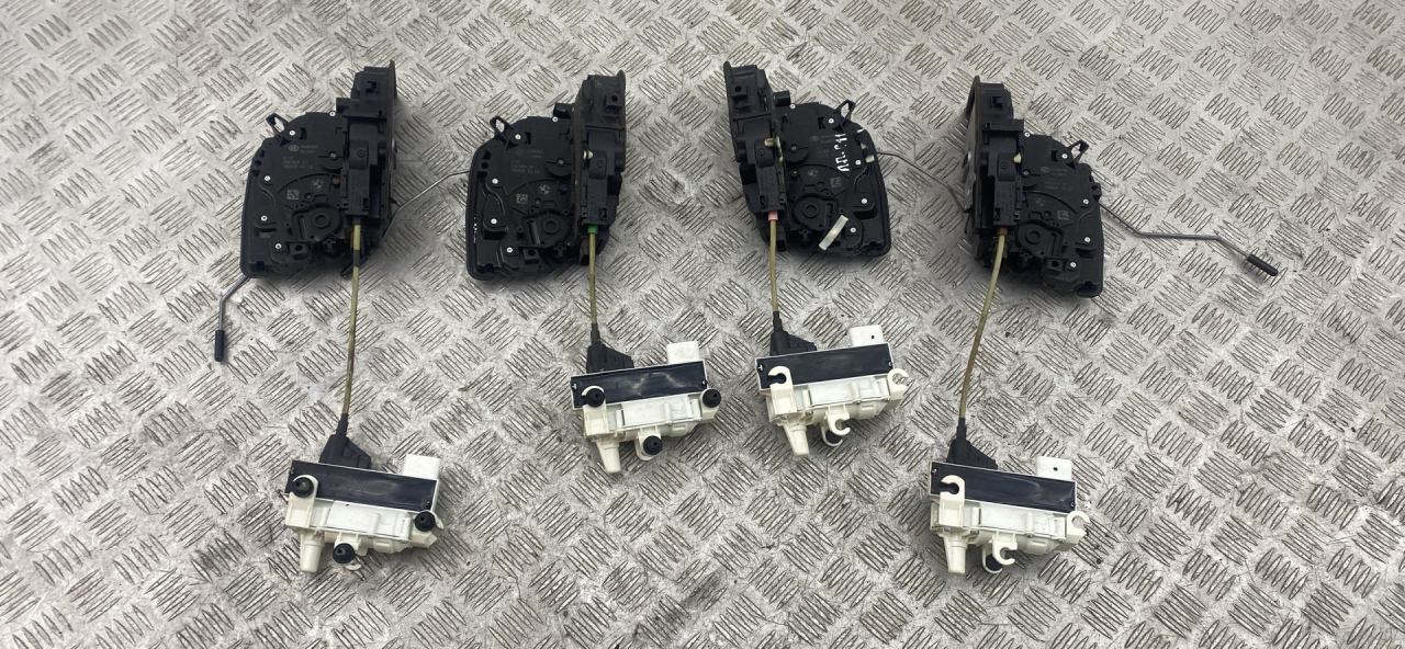 замок двери передней левой BMW 7 серия G11/G12 G11 2017, 3.0 л., B57 D30 A, дизель, АКПП, carbonschwarz metallic (416), седан, задний привод, правый руль, 2581905, 2581908, 2581909, 2581910, 51212581908, 51222581905, 51222581909, 51222581910 - фото №1