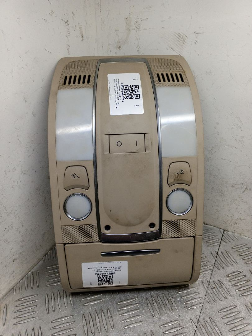 фонарь салона (плафон) Audi Q7 4L 2007, 3.0 л., BUG, дизель, АКПП, полный привод, правый руль, 4L0947135F - фото №1