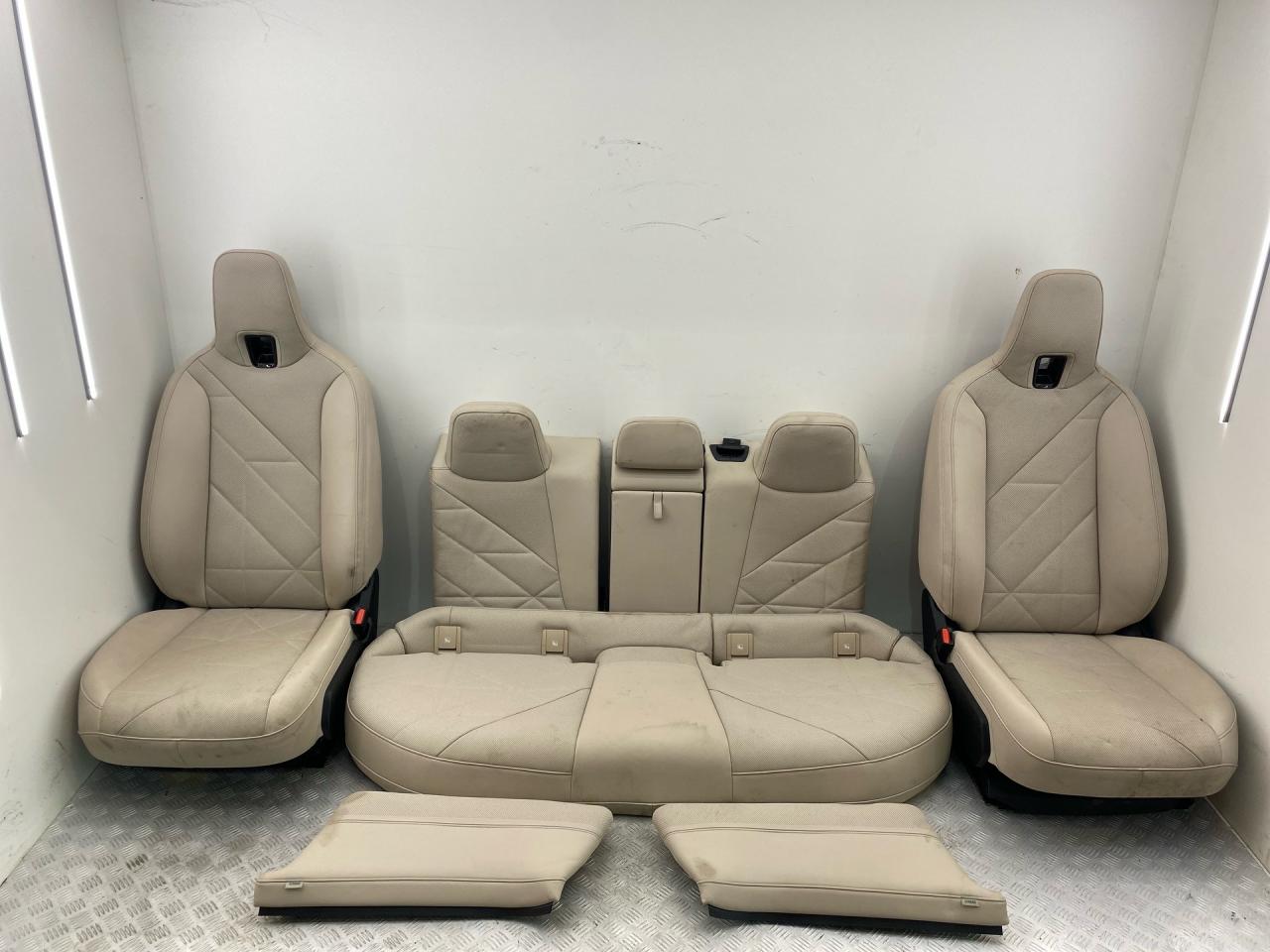 салон (комплект сидений) BMW iX I20 2025, электро, alpinweiss iii (300), полный привод, правый руль, 5A04F56, 5A04F55 - фото №1