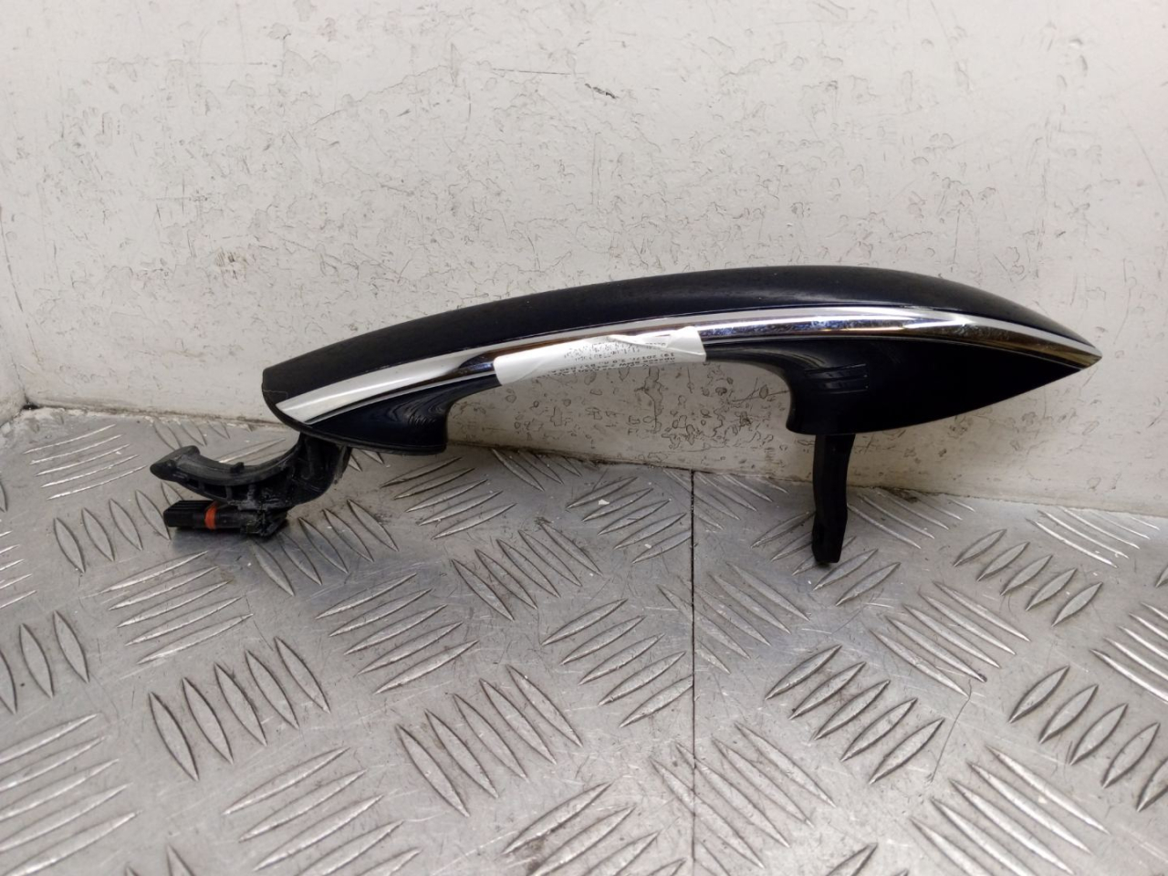 ручка наружная задняя правая BMW 7 серия G11/G12 G11 2017, 3.0 л., B57 D30 A, дизель, АКПП, carbonschwarz metallic (416), седан, задний привод, правый руль, 51218067740, 8067740 - фото №1