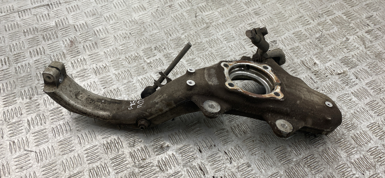 кулак поворотный правый BMW X5 M F85 2018, 4.4 л., S63 B44 B, бензин, АКПП, внедорожник 5 дв., полный привод, правый руль, 31216869670, 6869670 - фото №1