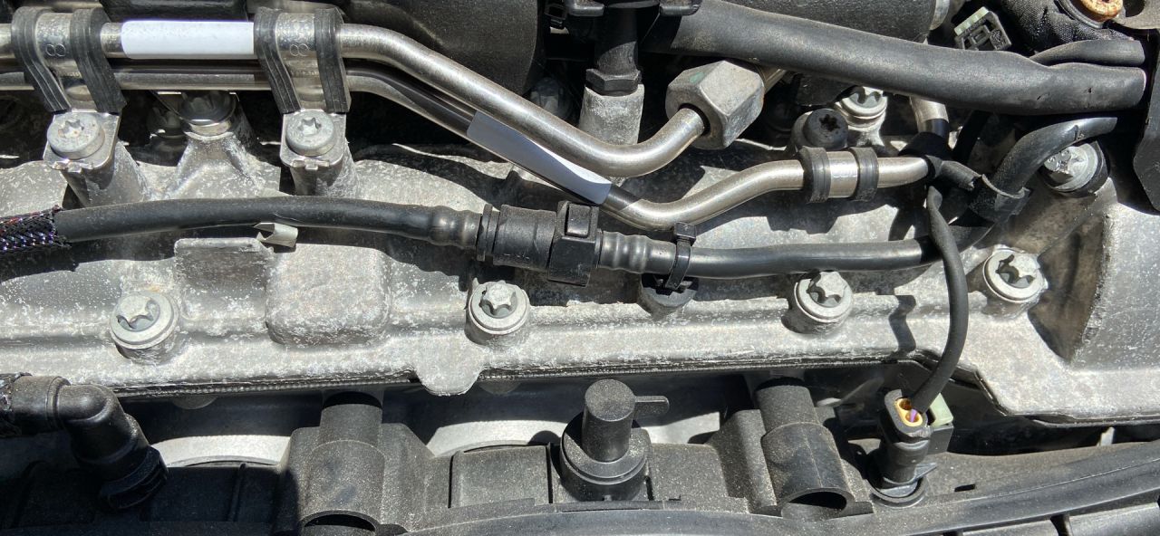 форсунка Mercedes-Benz C AMG W205 2017, 4.0 л., M 177.980, бензин, АКПП, 197, седан, задний привод, правый руль - фото №1