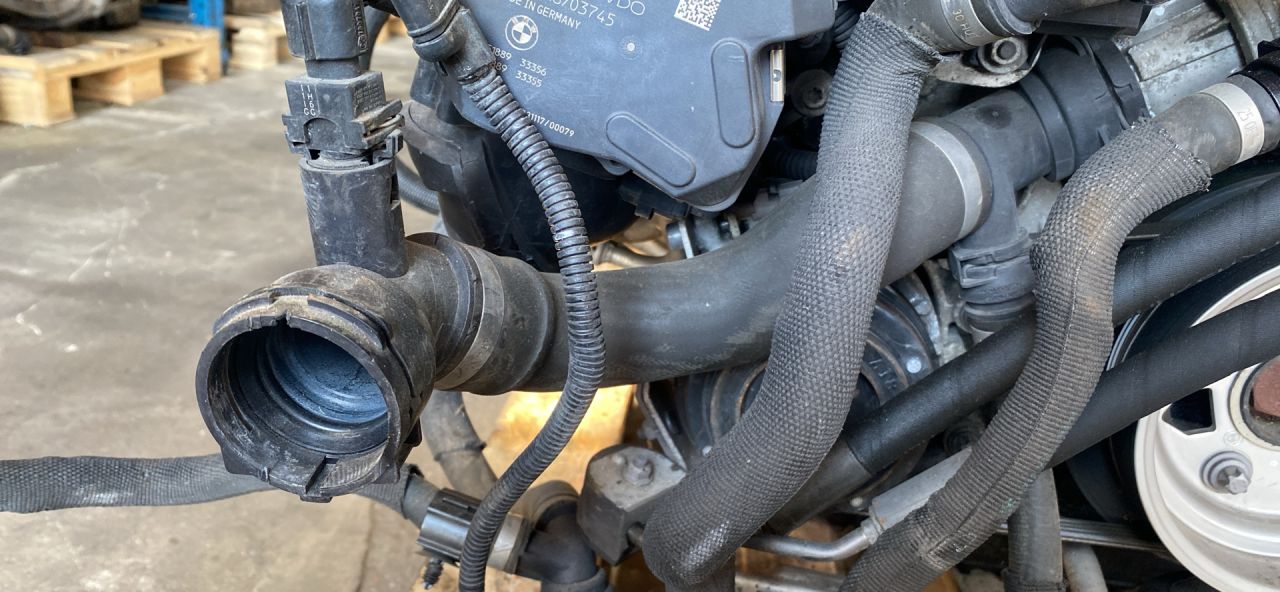 патрубок радиатора BMW X5 M F85 2018, 4.4 л., S63 B44 B, бензин, АКПП, внедорожник 5 дв., полный привод, правый руль, 11537848370, 7848370 - фото №1