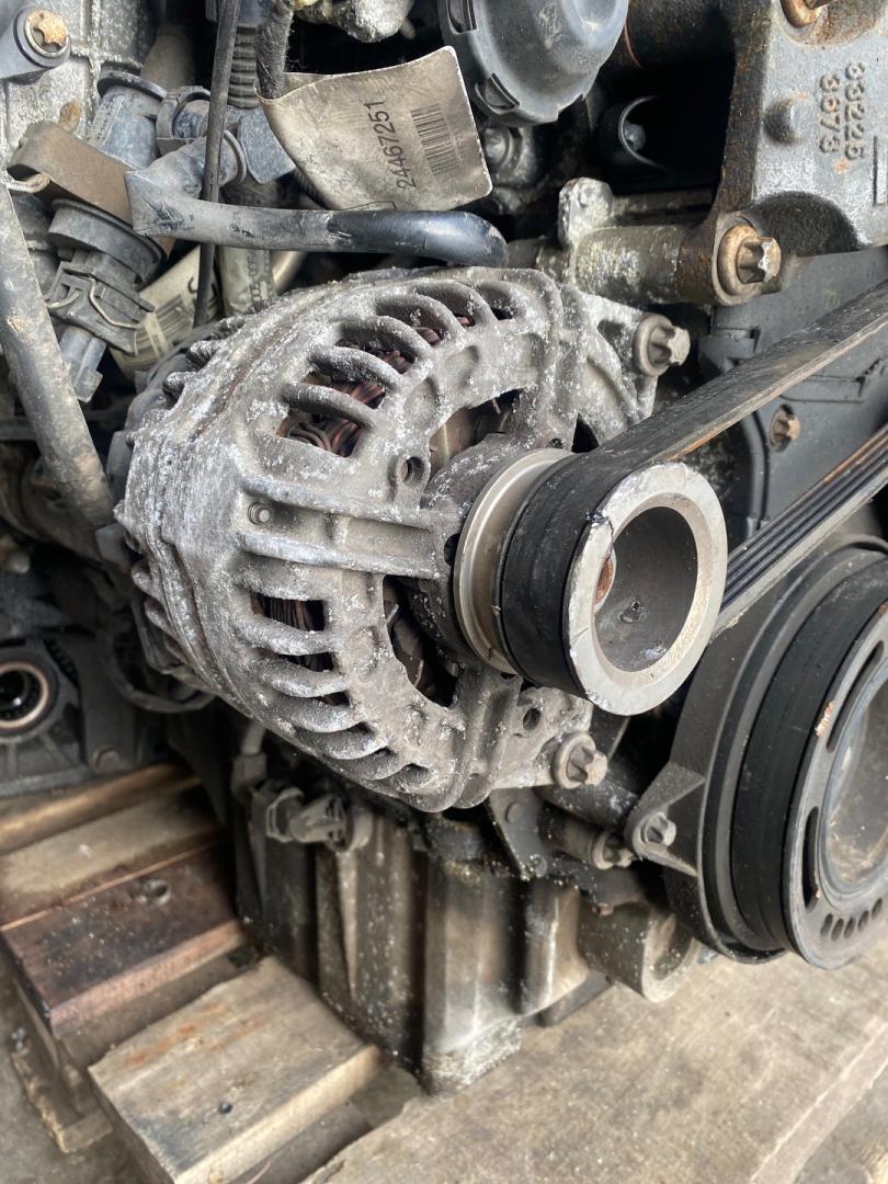 генератор Opel Zafira 2 поколение (B) 2007, 1.6 л., Z 16 XEP, бензин, МКПП, 55556067, 0124425020 - фото №1