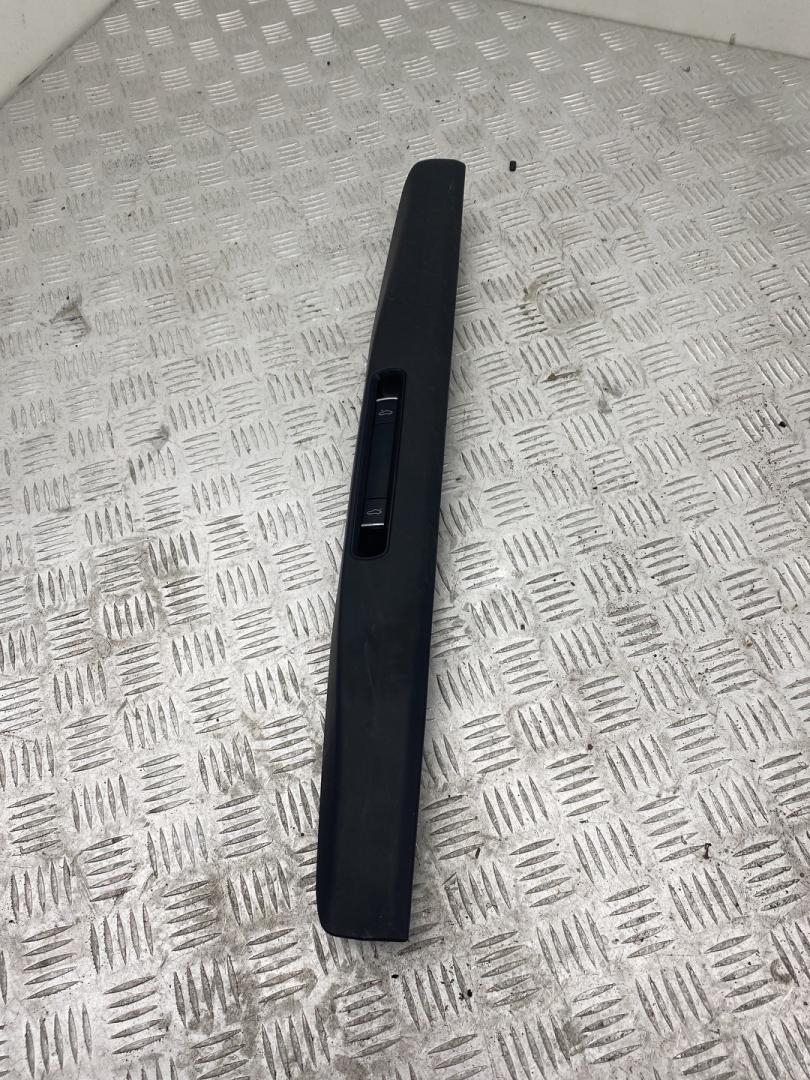 кнопка (выключатель) Porsche 911 Carrera S 991 2014, 3.8 л., MA1.03, бензин, робот, серый, задний привод, правый руль, 991555019 - фото №1