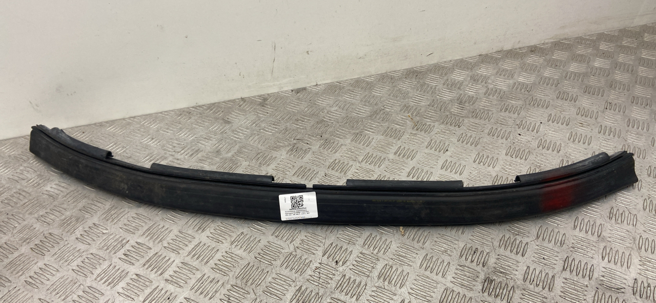 уплотнитель подкапотного пространства BMW 7 серия G11/G12 G11 2017, 3.0 л., B57 D30 A, дизель, АКПП, carbonschwarz metallic (416), седан, задний привод, правый руль, 51767347394, 7347394 - фото №1