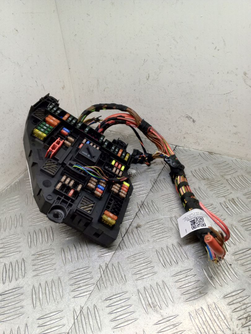 блок предохранителей BMW 5 серия F07/F10/F11 F10 2011, 3.0 л., N57 D30 A, дизель, АКПП, carbonschwarz metallic (416), седан, задний привод, правый руль, 61149234423 - фото №1