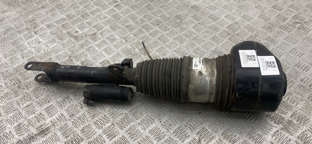 пневмостойка передняя BMW 7 серия G11/G12 G11 2017, 3.0 л., B57 D30 A, дизель, АКПП, carbonschwarz metallic (416), седан, задний привод, правый руль, 78687755402 - фото №1