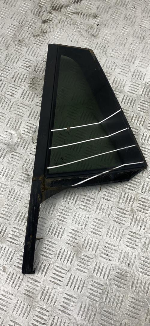 форточка задняя левая BMW X1 F48 2016, 2.0 л., B47 C20 A, дизель, МКПП, alpinweiß iii (300), внедорожник 5 дв., полный привод, правый руль - фото №1