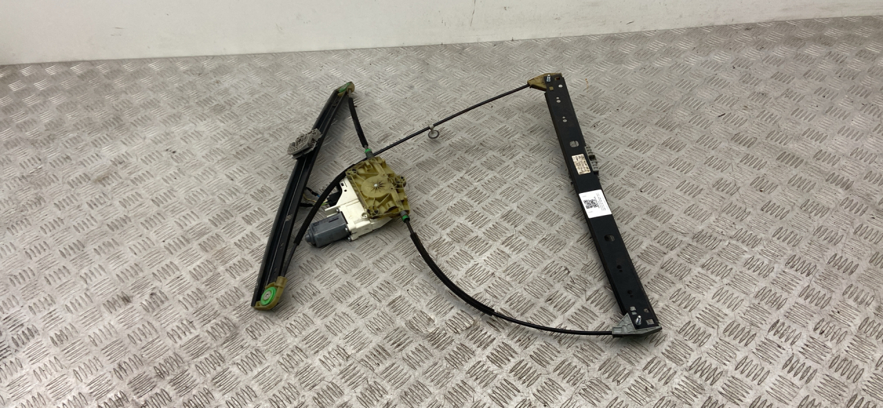 стеклоподъемник электрический передний левый Audi Q7 4L 2007, 3.0 л., BUG, дизель, АКПП, полный привод, правый руль, 4L0837461A, 4L0959801B - фото №1