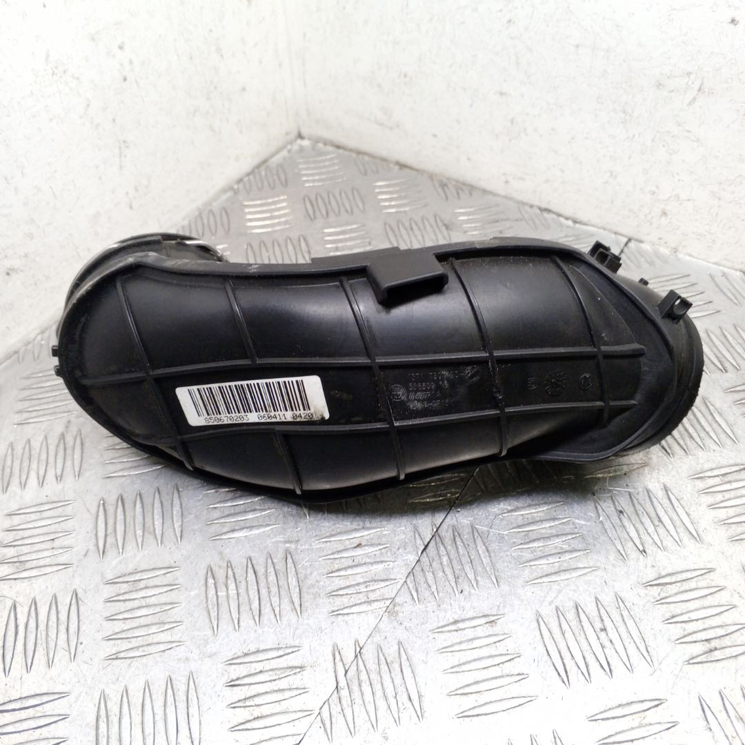 патрубок турбины BMW 5 серия F07/F10/F11 F10 2011, 3.0 л., N57 D30 A, дизель, АКПП, carbonschwarz metallic (416), седан, задний привод, правый руль, 7807493, 13717807493, 13717810770 - фото №1