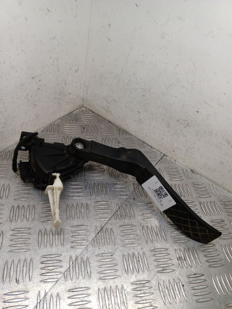 педаль Audi Q7 4L 2007, 3.0 л., BUG, дизель, АКПП, полный привод, правый руль, 7L0723507C - фото №1