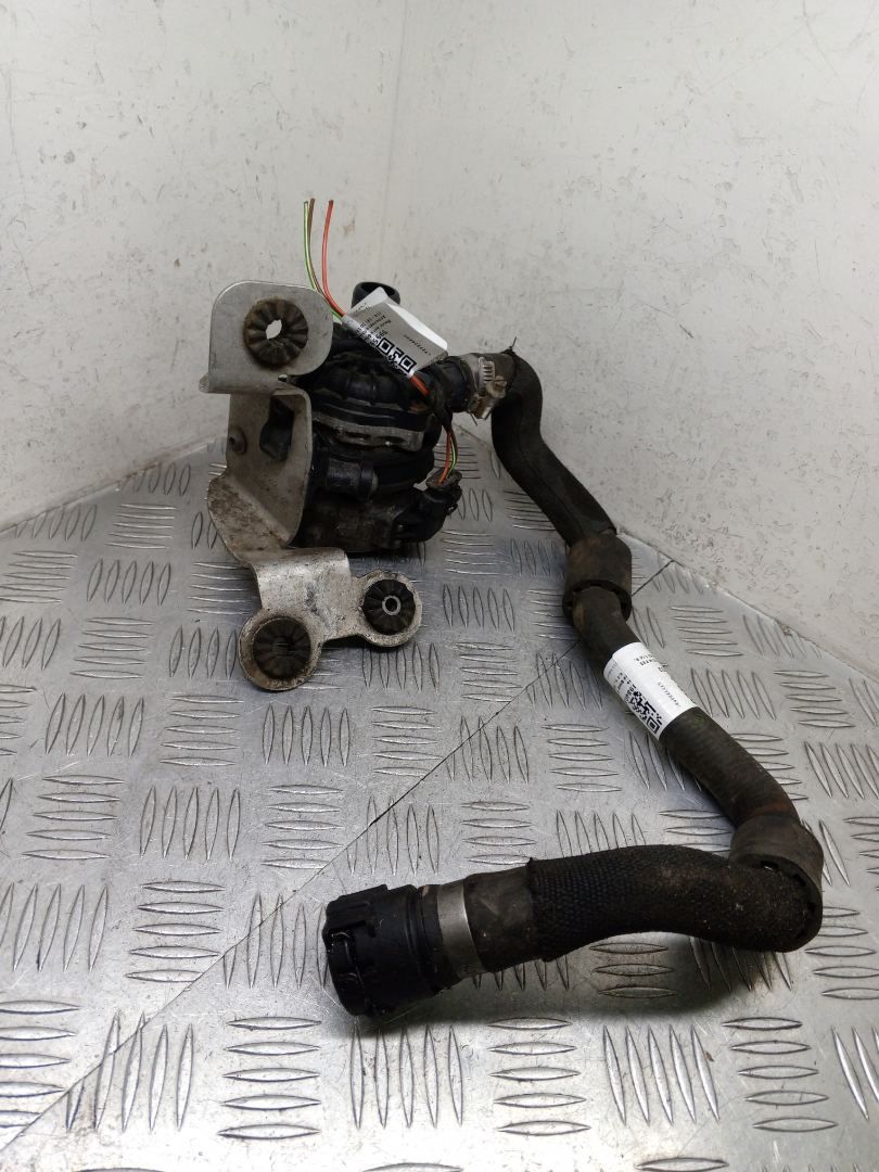 насос антифриза дополнительный BMW X5 M F85 2018, 4.4 л., S63 B44 B, бензин, АКПП, внедорожник 5 дв., полный привод, правый руль, 17127850113, 7850113 - фото №1