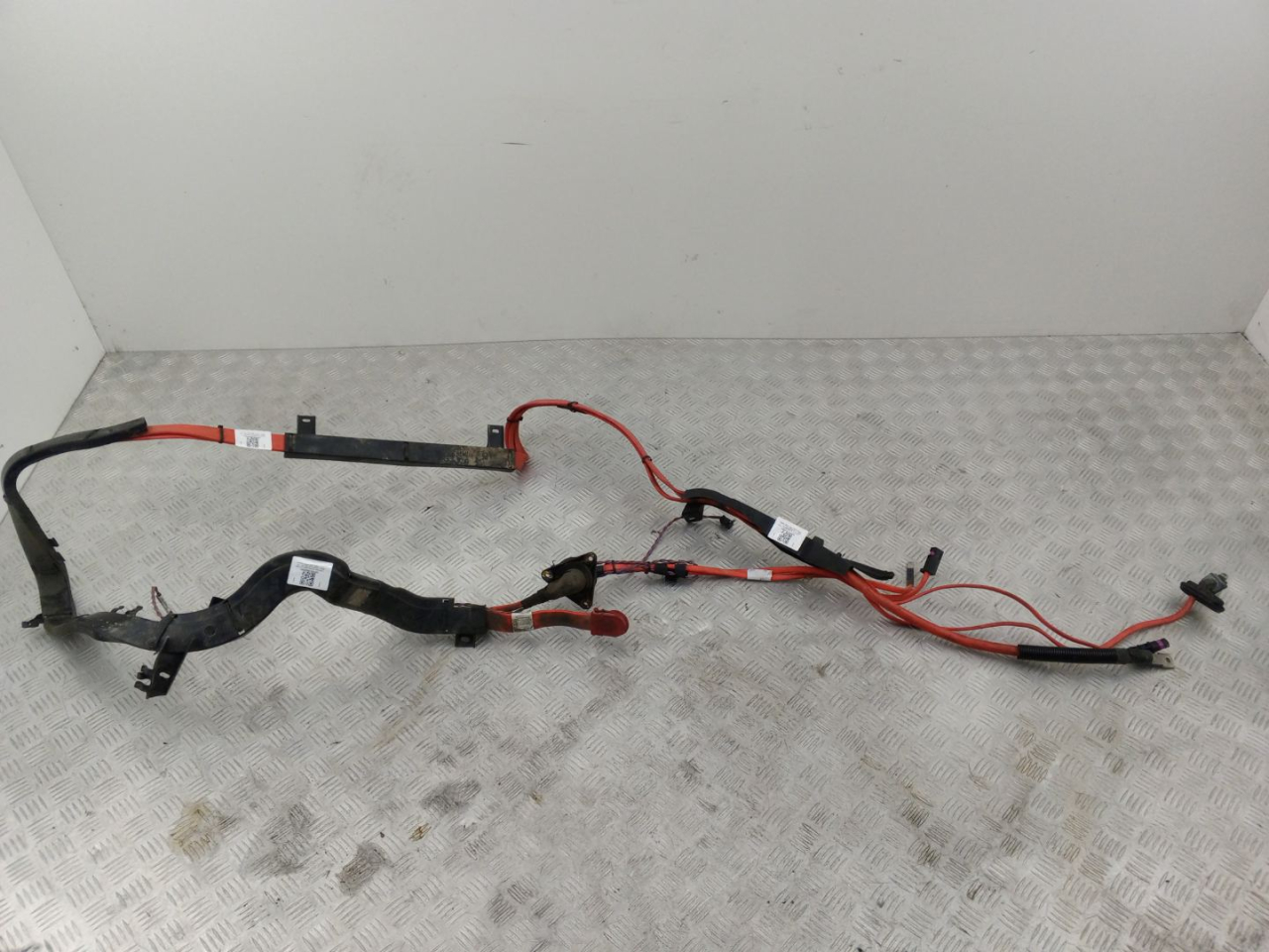 плюсовой провод аккумулятора BMW 5 серия F07/F10/F11 2011, 3.0 л., N57 D30 A, дизель, АКПП, sophistog brillan metallic (a90), универсал, задний привод, правый руль, 61129150990 - фото №1