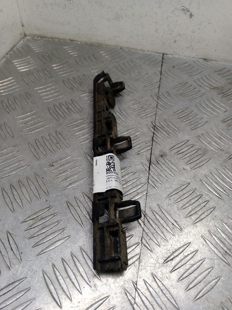 Кронштейн крепления порога BMW 5 серия F07/F10/F11 2011, 3.0 л., N57 D30 A, дизель, АКПП, sophistog brillan metallic (a90), универсал, задний привод, правый руль, 51777184776, 7184776 - фото №1