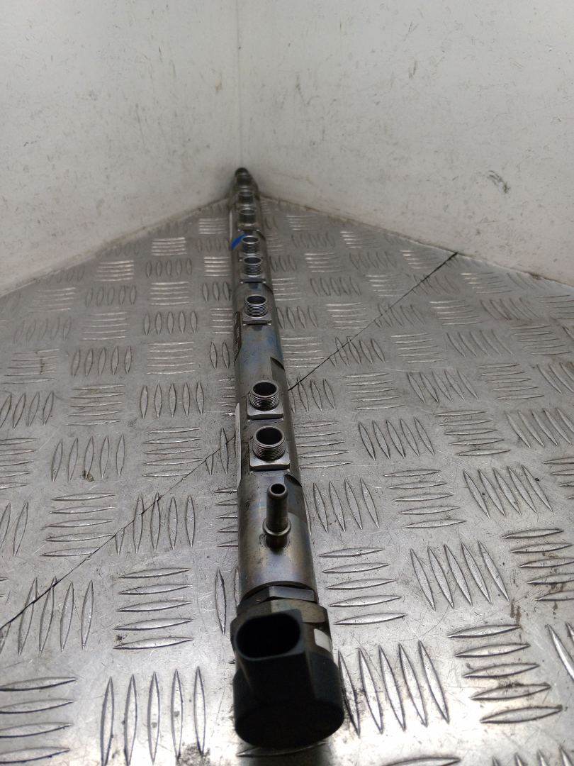 топливная рампа BMW X5 F15 2015, 4.0 л., дизель, АКПП, black sapphire metallic (475), внедорожник 5 дв., полный привод, правый руль, 0281002949, 0281002948, 0445216036, 7805423 - фото №1