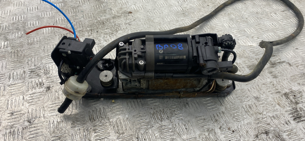 компрессор пневмоподвески BMW 5 серия F07/F10/F11 2011, 3.0 л., N57 D30 A, дизель, АКПП, sophistog brillan metallic (a90), универсал, задний привод, правый руль, 6794465, 37206794465 - фото №1