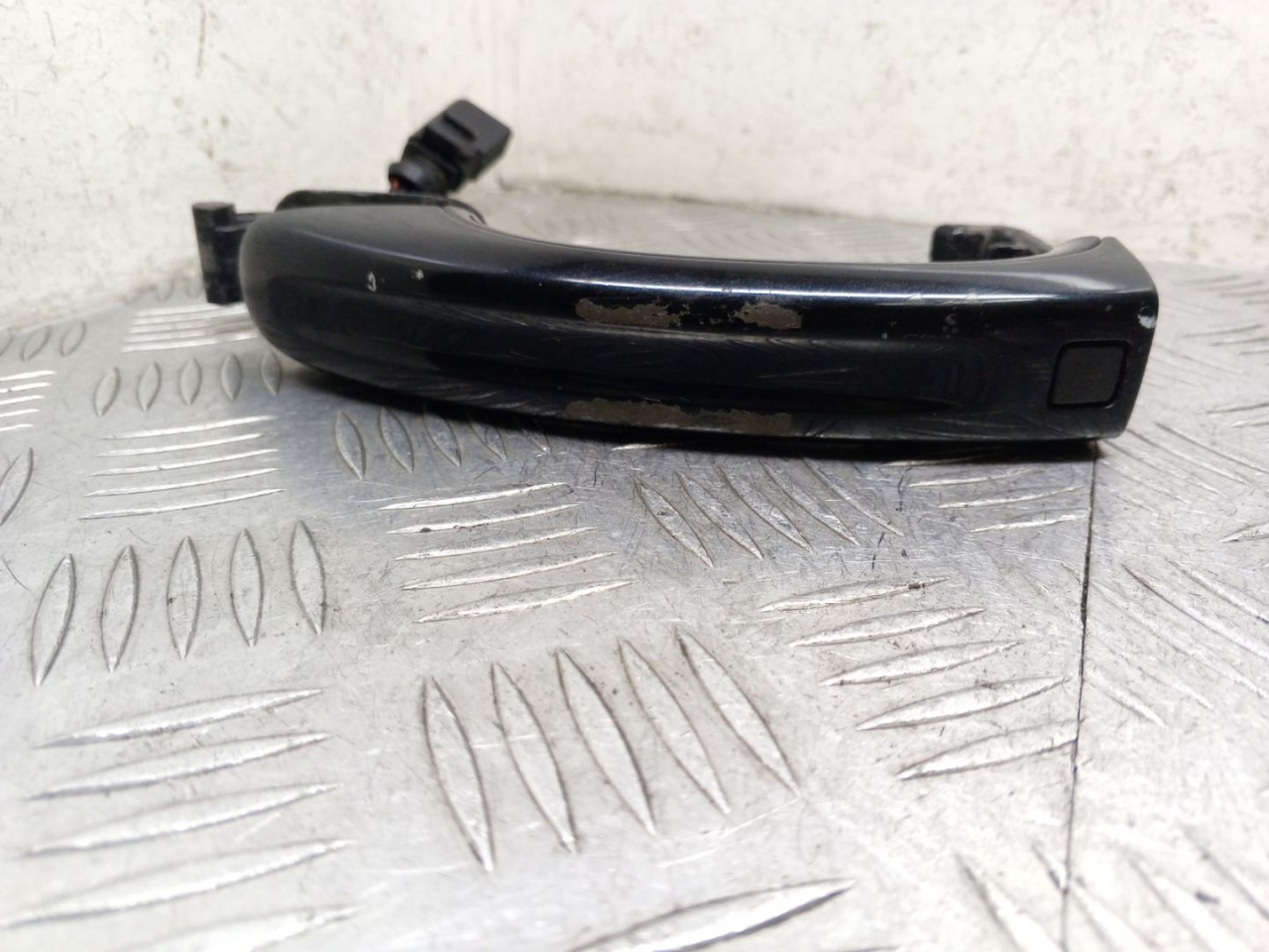 ручка наружная Audi Q7 4L 2007, 3.0 л., BUG, дизель, АКПП, полный привод, правый руль, 4L0837205 - фото №1