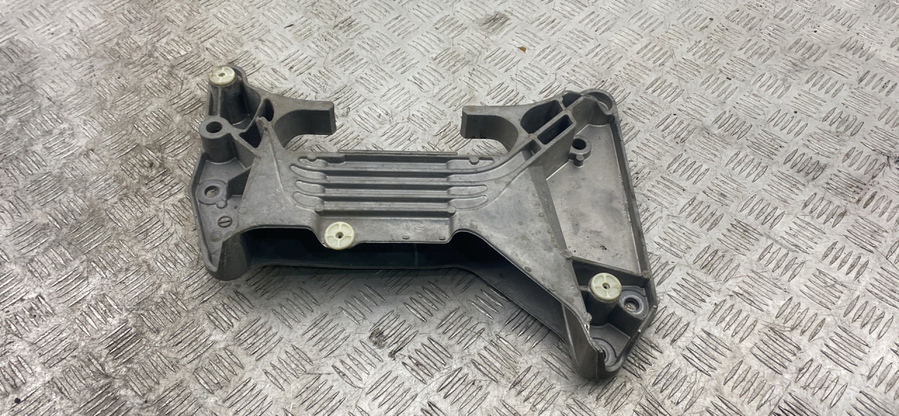 кронштейн КПП BMW 5 серия G30/G31 G30 2020, 2.0 л., B48 B20 B, бензин, АКПП, sophistograu a90, седан, задний привод, правый руль, 22329485330, 9485330 - фото №1