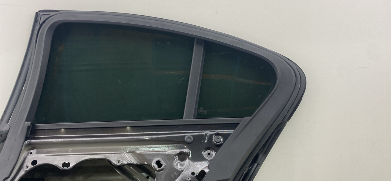 стекло двери задней правой BMW 5 серия G30/G31 G30 2020, 2.0 л., B48 B20 B, бензин, АКПП, sophistograu a90, седан, задний привод, правый руль - фото №1