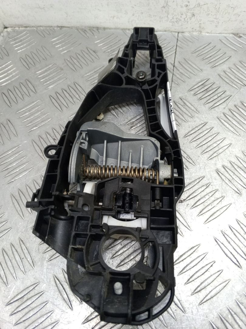 скелет ручки двери задней левой BMW 7 серия G11/G12 G11 2017, 3.0 л., B57 D30 A, дизель, АКПП, carbonschwarz metallic (416), седан, задний привод, правый руль, 51217377241, 7377241 - фото №1