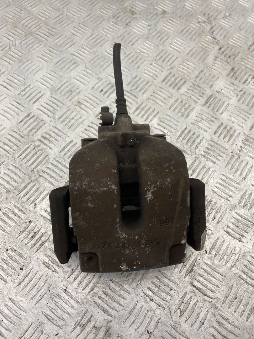 суппорт задний левый BMW X5 F15 2017, 3.0 л., N57 D30 B, дизель, АКПП, carbonschwarz metallic (416), внедорожник 5 дв., полный привод, правый руль - фото №1