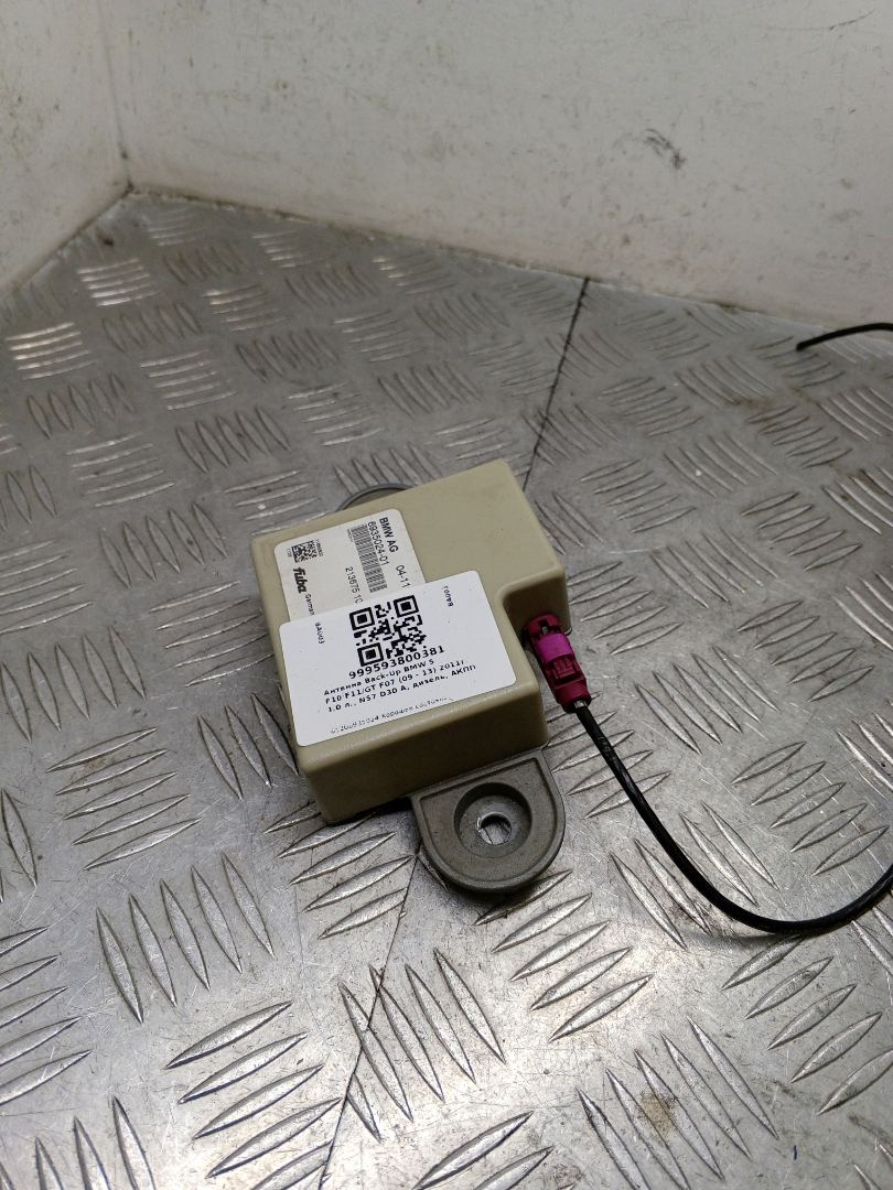 антенна BMW 5 серия F07/F10/F11 F10 2011, 3.0 л., N57 D30 A, дизель, АКПП, carbonschwarz metallic (416), седан, задний привод, правый руль, 6935024, 65206935024 - фото №1