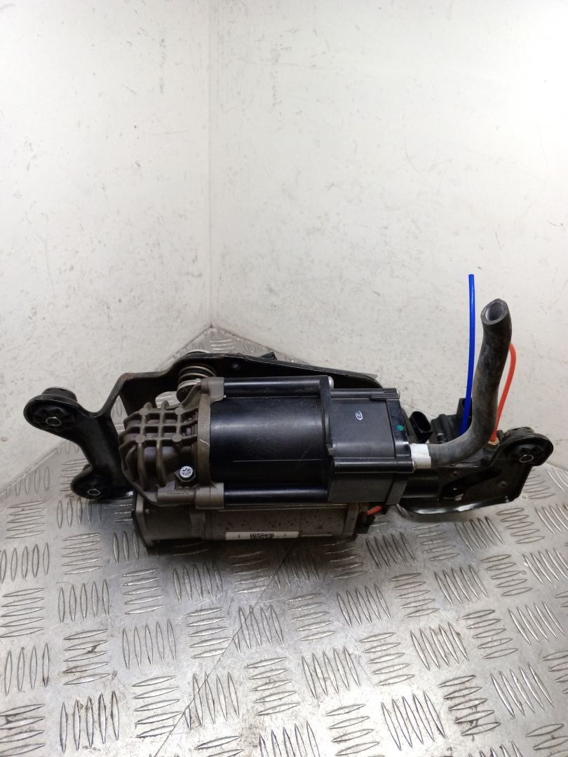 компрессор пневмоподвески BMW X5 F15 2017, 3.0 л., N57 D30 B, дизель, АКПП, carbonschwarz metallic (416), внедорожник 5 дв., полный привод, правый руль, 37206875177, 6875177 - фото №1