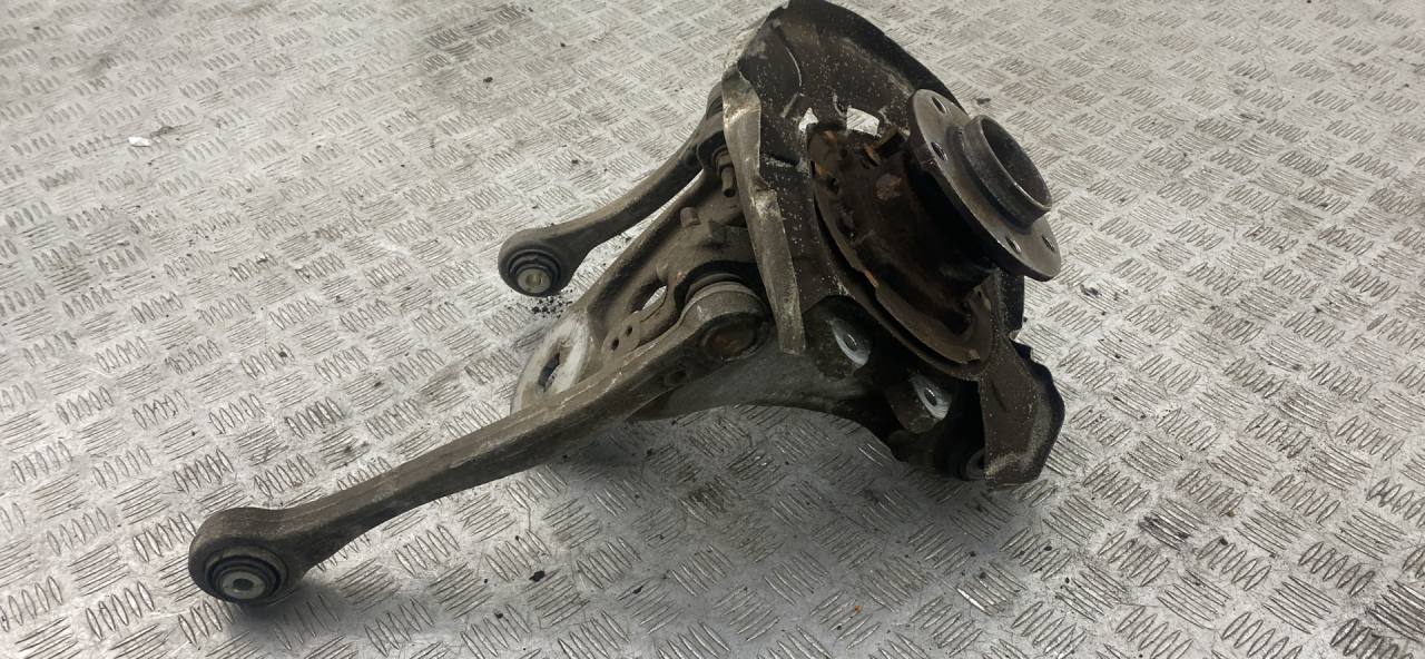 кулак задний правый BMW X5 F15 2018, 3.0 л., N57 D30 A, дизель, АКПП, carbonschwarz metallic (416), внедорожник 5 дв., полный привод, правый руль, 6877218 - фото №1