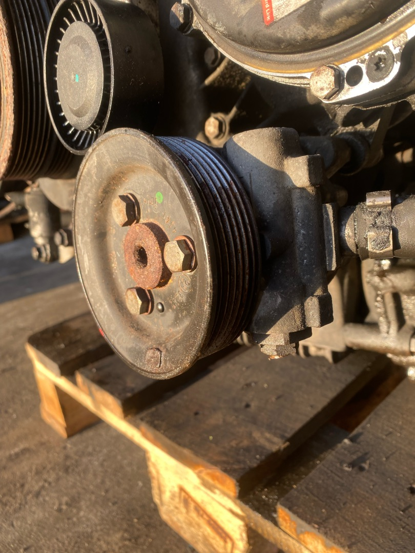 насос гидроусилителя руля Land Rover Range Rover 3 поколение 2005, 4.4 л., M62 B44, бензин, АКПП, 7696974 - фото №1