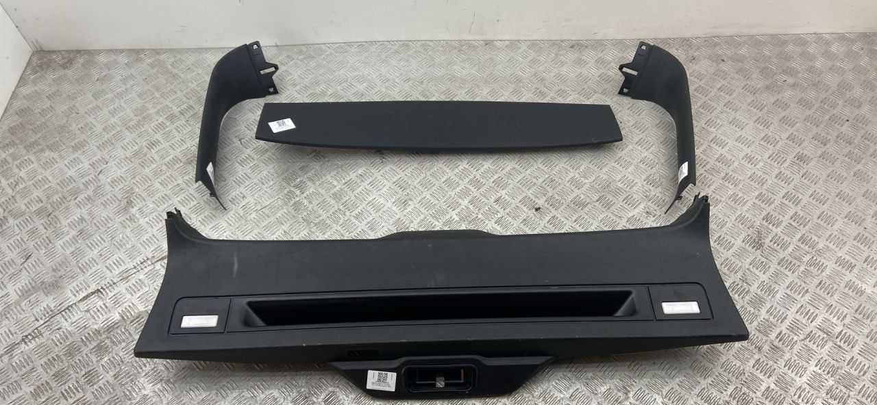обшивка крышки багажника BMW X5 M F85 2018, 4.4 л., S63 B44 B, бензин, АКПП, внедорожник 5 дв., полный привод, правый руль - фото №1