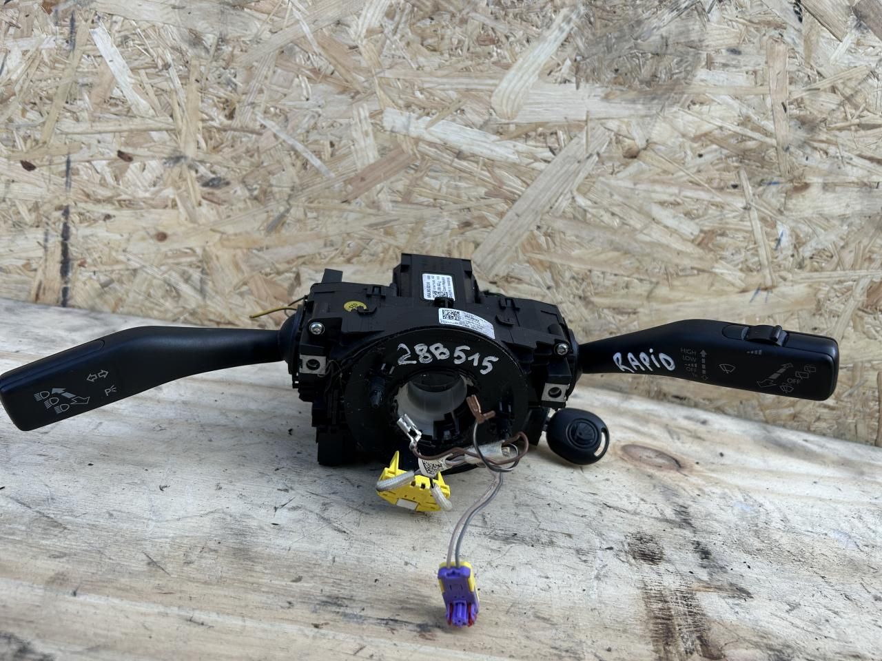 замок зажигания Skoda Rapid 1 поколение 2015 - фото №1